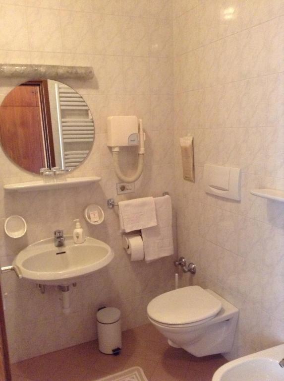 Hotel Tannerhof Merano Værelse billede